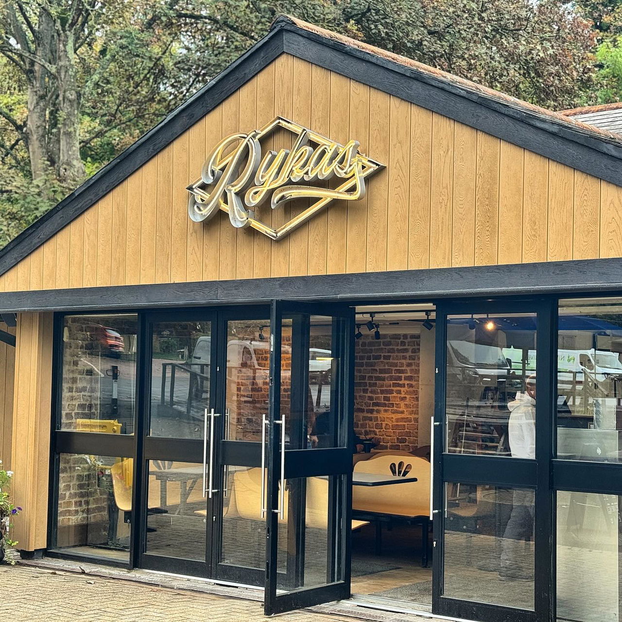 Bewohner in der Nähe von Rykas Café starten Petition für Akustikkameras