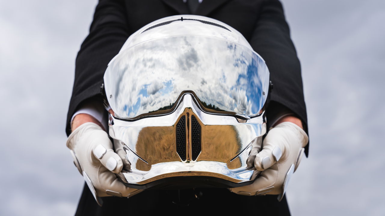 RUROC enthüllt Chrome und Eclipse in limitierter Auflage von AT4.0 Carbon -Helmen