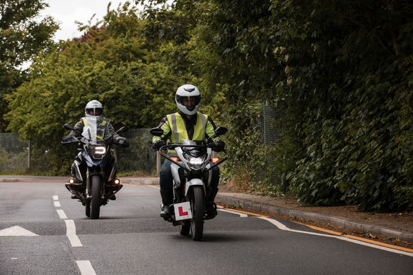 Und dann können die Fahrer auf die Straße gehen