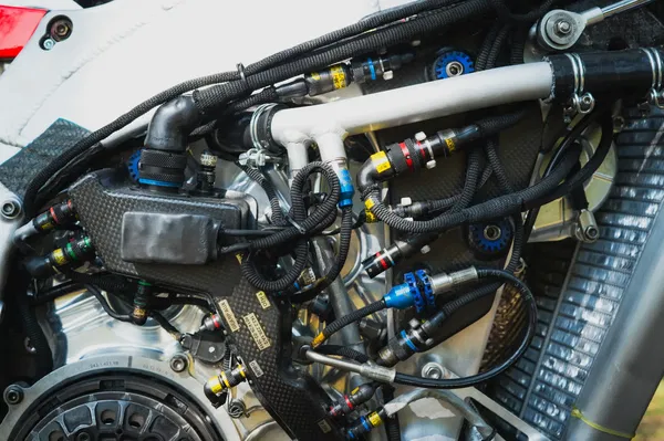 Der Motor ist ein 1.000 ccm V4