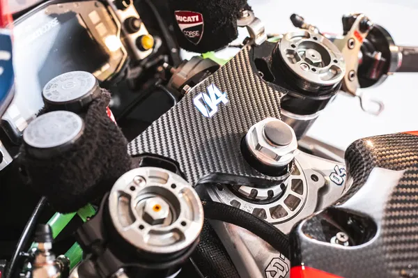 Das Cockpit behält immer noch alle Abziehbilder von Dovi bei