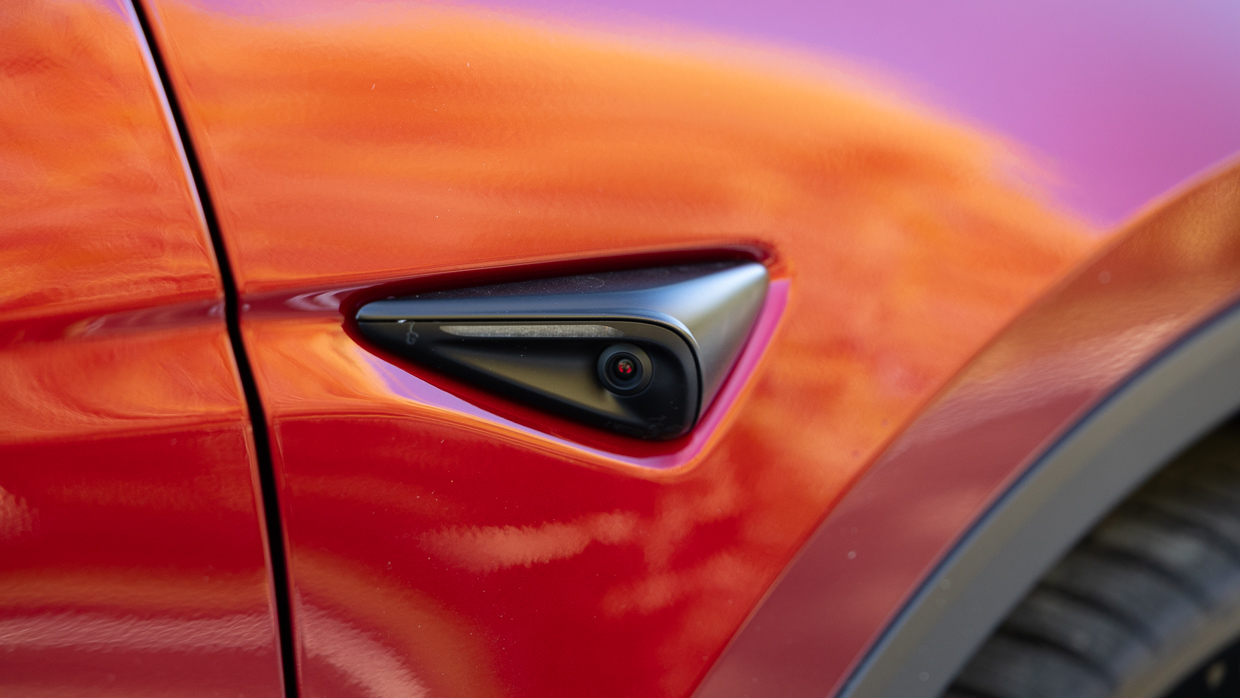 Tesla Model Y RWD 2025 Kamera