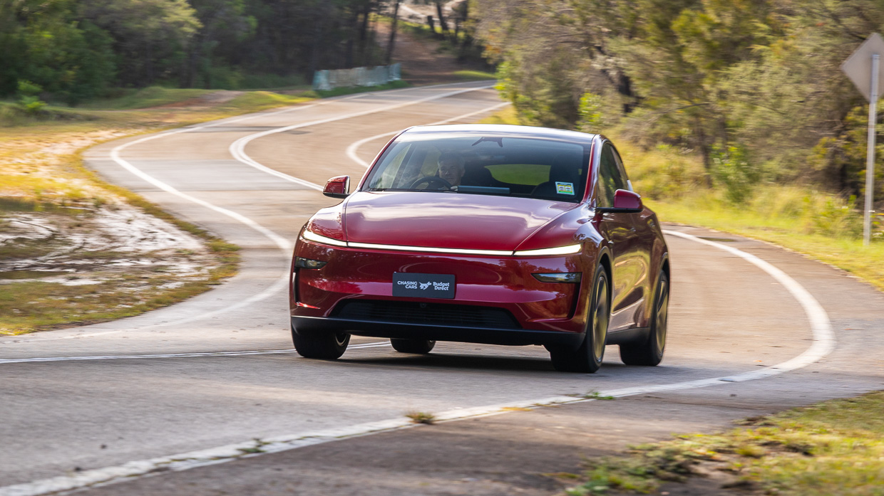 Tesla Model Y RWD 2025 Fahren 5