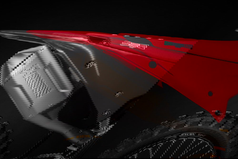 Ducati enthüllt eine lange Liste von Premium -Zubehör für DESMO450 MX