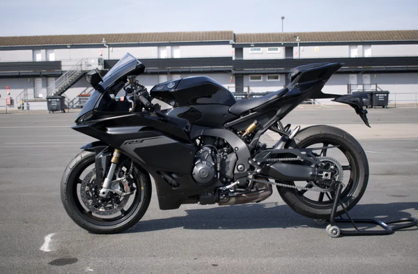 Yamaha R9 - Statisch