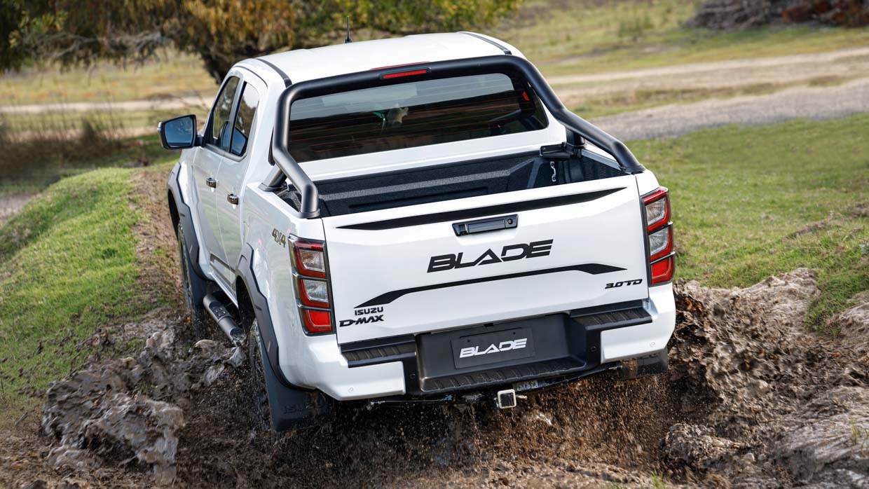 Isuzu D-Max Blade 2025 Schlamm hinten