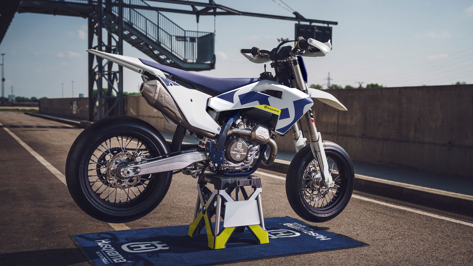 Husqvarna enthüllt technische Updates und den britischen Preis für ein neues FS 450 -Modell