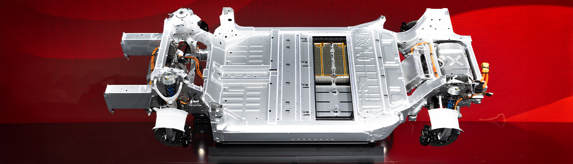 Ferrari kündigt sein erstes Elektrofahrzeug an – Die mechanischen Grundlagen des vollelektrischen Ferrari Elettrica werden erstmals detailliert beschrieben