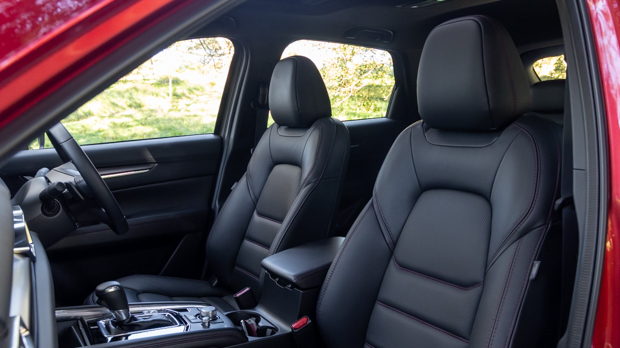 Vordersitze im Innenraum des Mazda CX-5 GT SP Turbo 2023