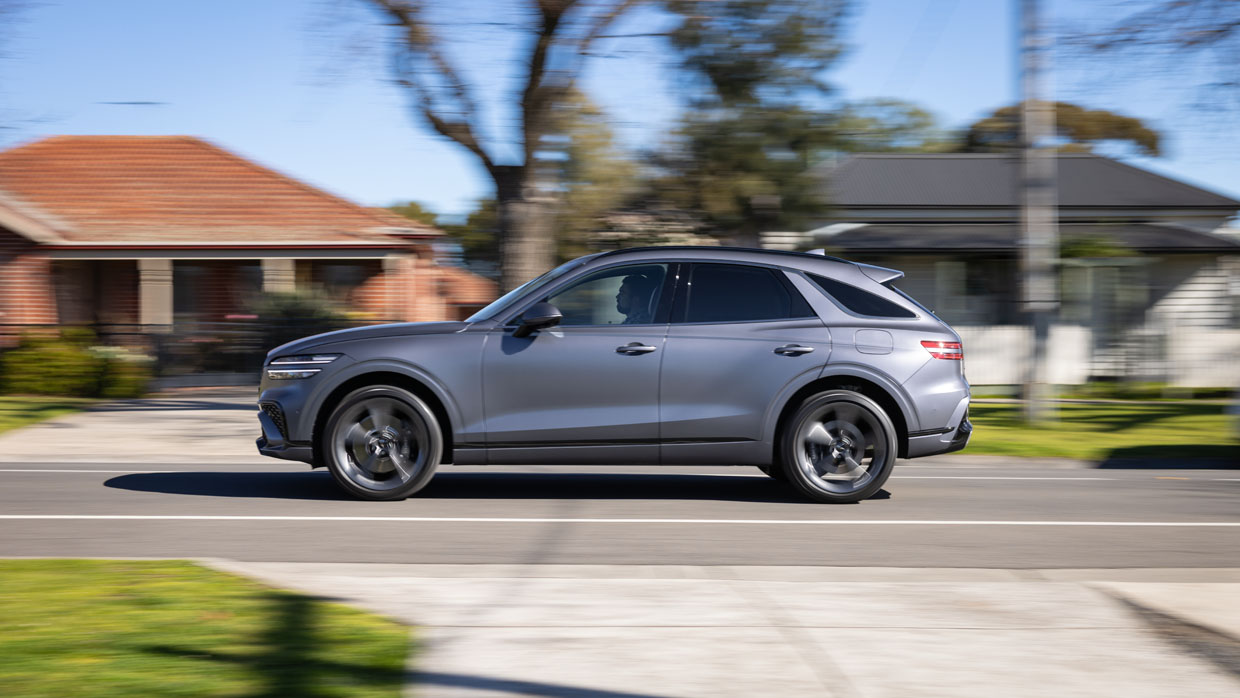 Genesis GV70 3.5 Signature Sport 2025 beim Fahren