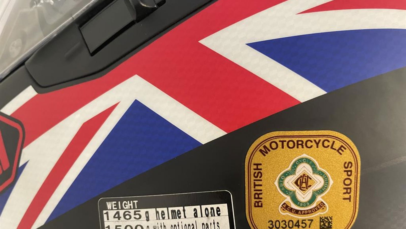 ACU geht gegen gefälschte Helmaufkleber vor, 5.000 davon wurden bereits entfernt