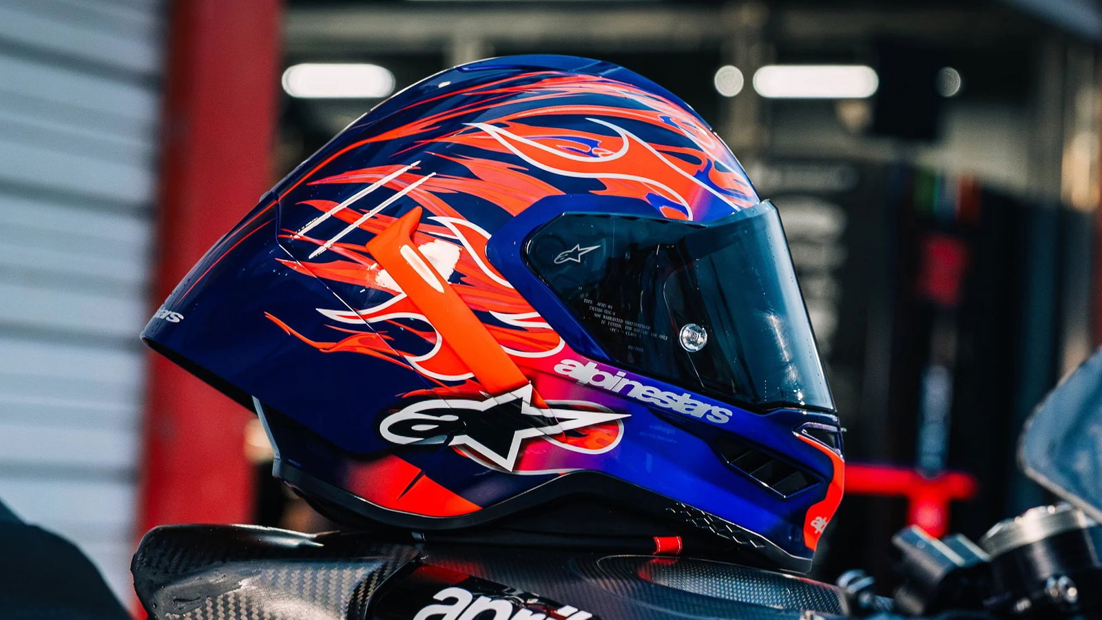 Alpinestars bringt den limitierten Flyte-Helm S-R10 und die Supertech-R-Stiefel auf den Markt