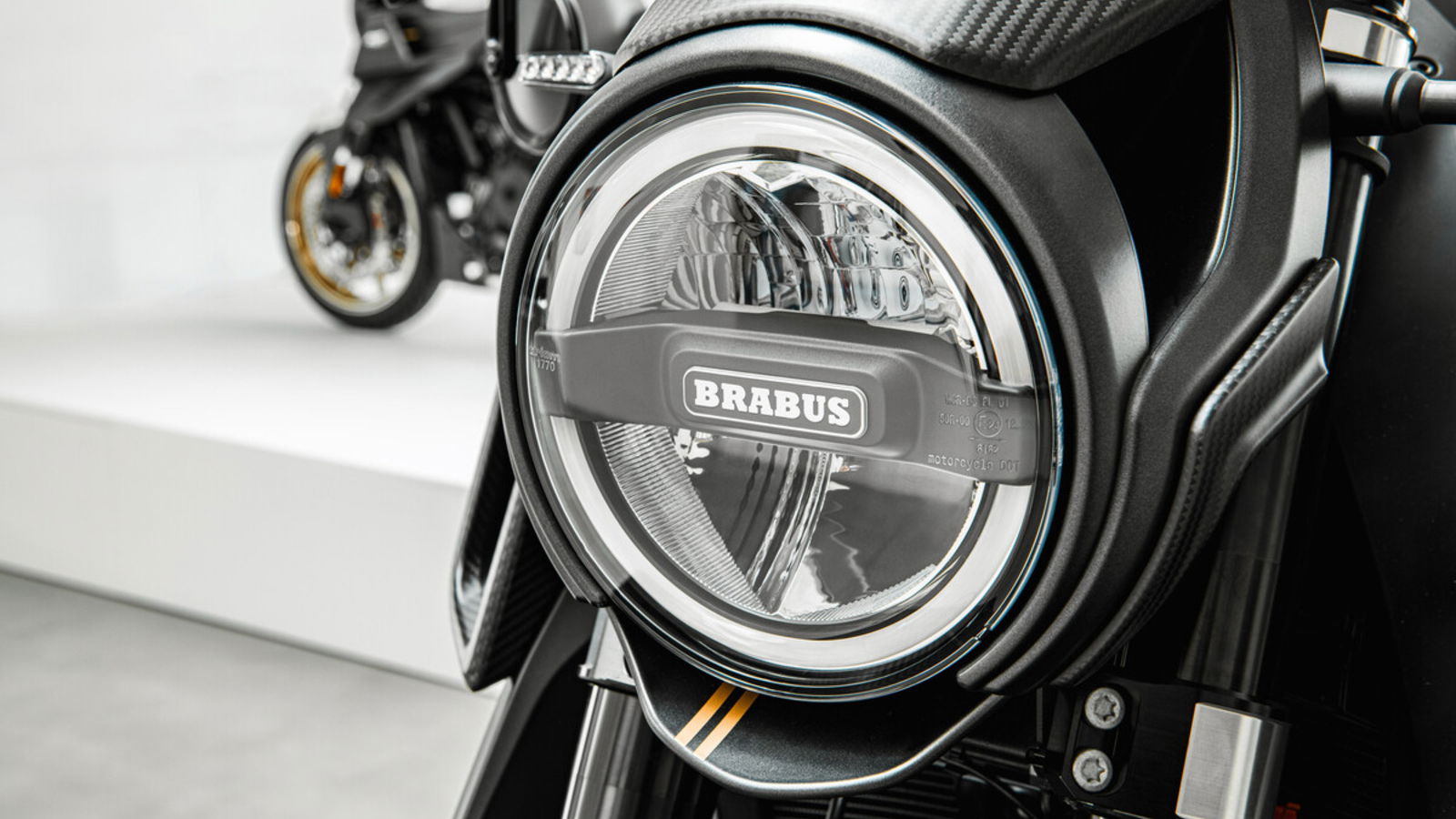 Gerüchten zufolge soll der KTM Brabus 1400 der nächsten Generation sein EICMA-Debüt feiern