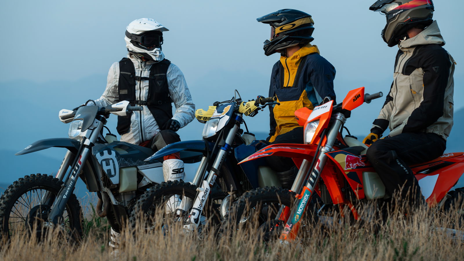 Rev'it! Startet aktualisierte Offroad-Ausrüstung der Dirt Series