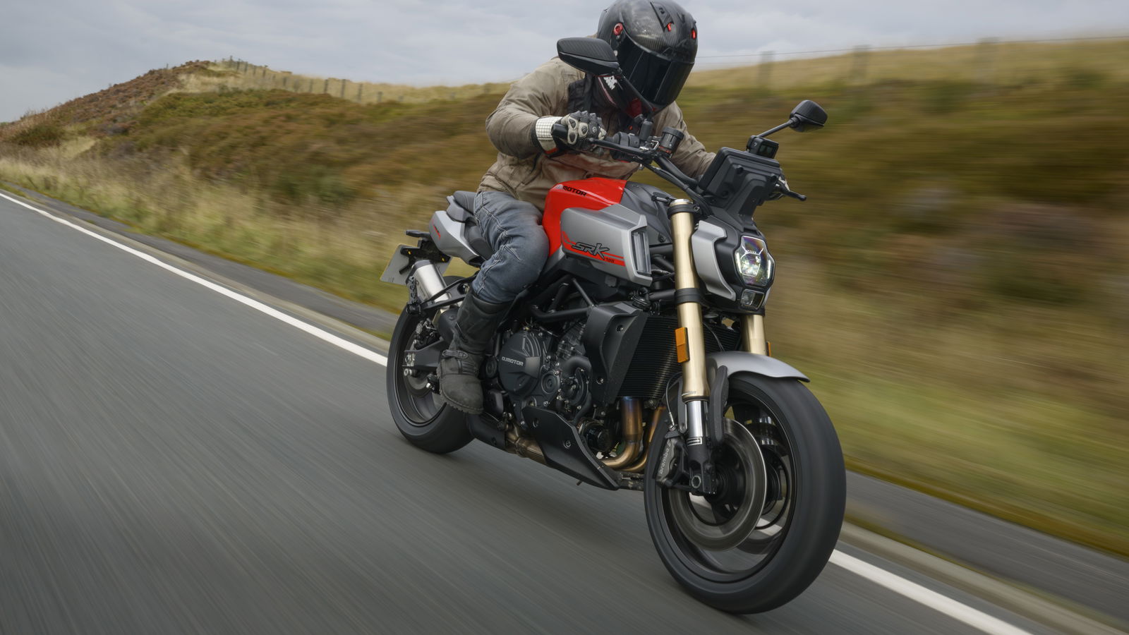 Technische Daten und Funktionen des QJ Motor SRK 900 im Test