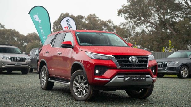 4WD Megatest Toyota Fortuner Crusade 2023 auf dem Podium