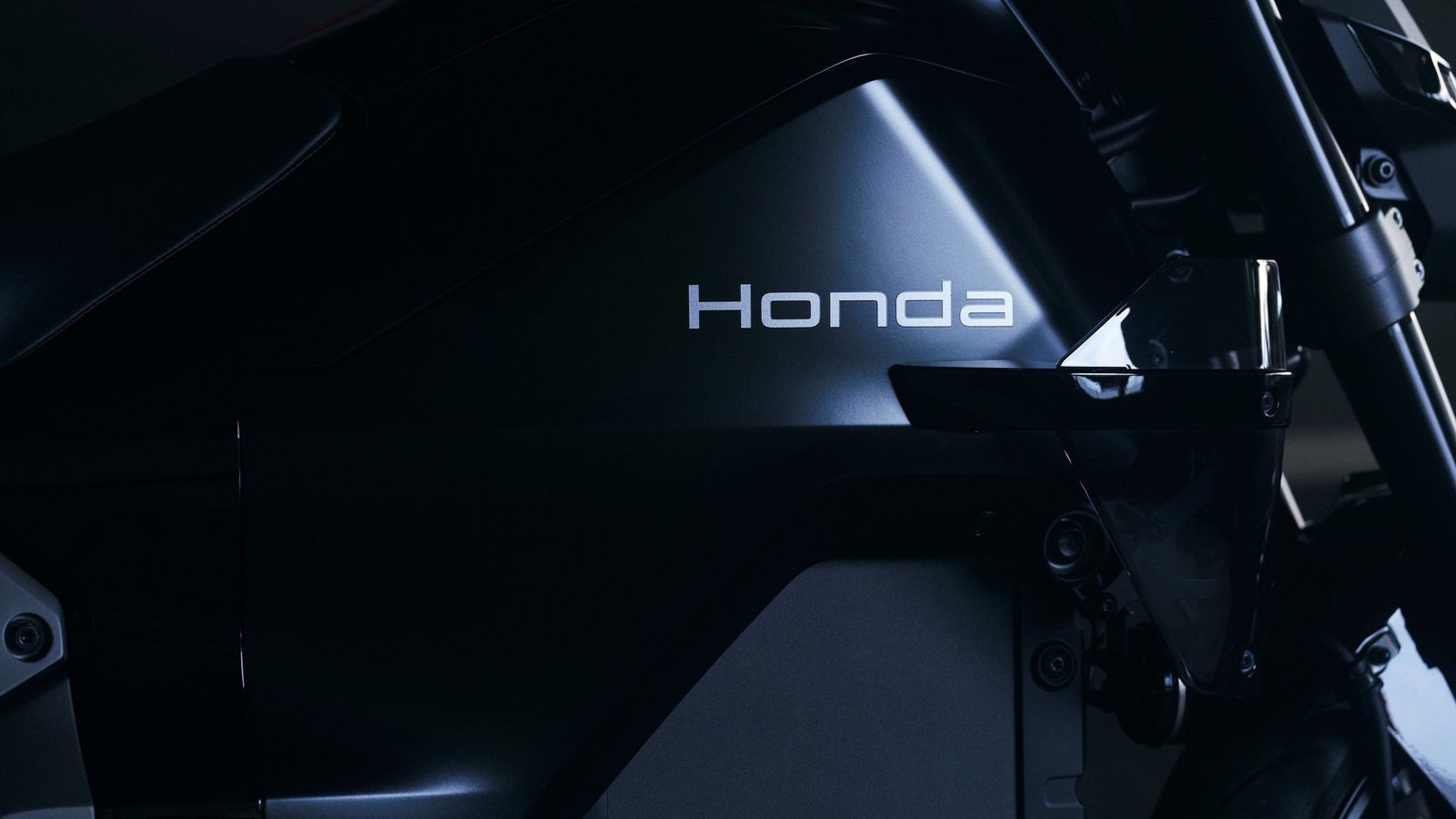 Honda stellt neue Logos sowie benzinbetriebene Motorräder und Elektrofahrzeuge vor