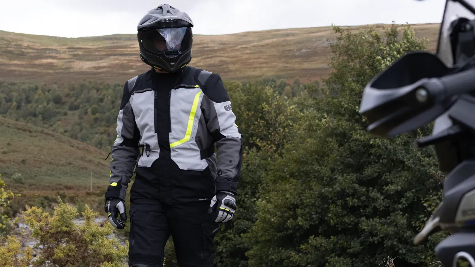 Oxford Products stellt die Jacke und Hose Montreal 5.0 vor