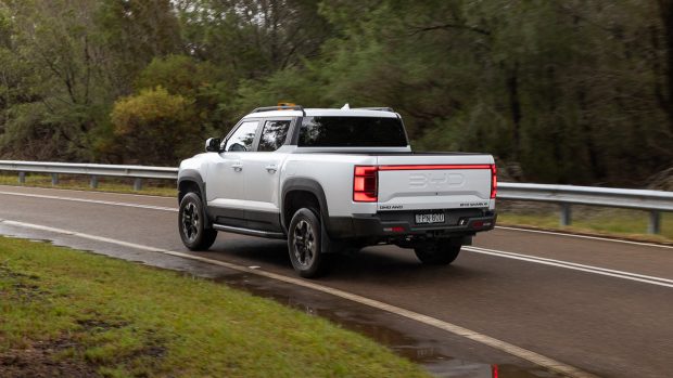 BYD Shark 6 Premium 2025 fahren 18