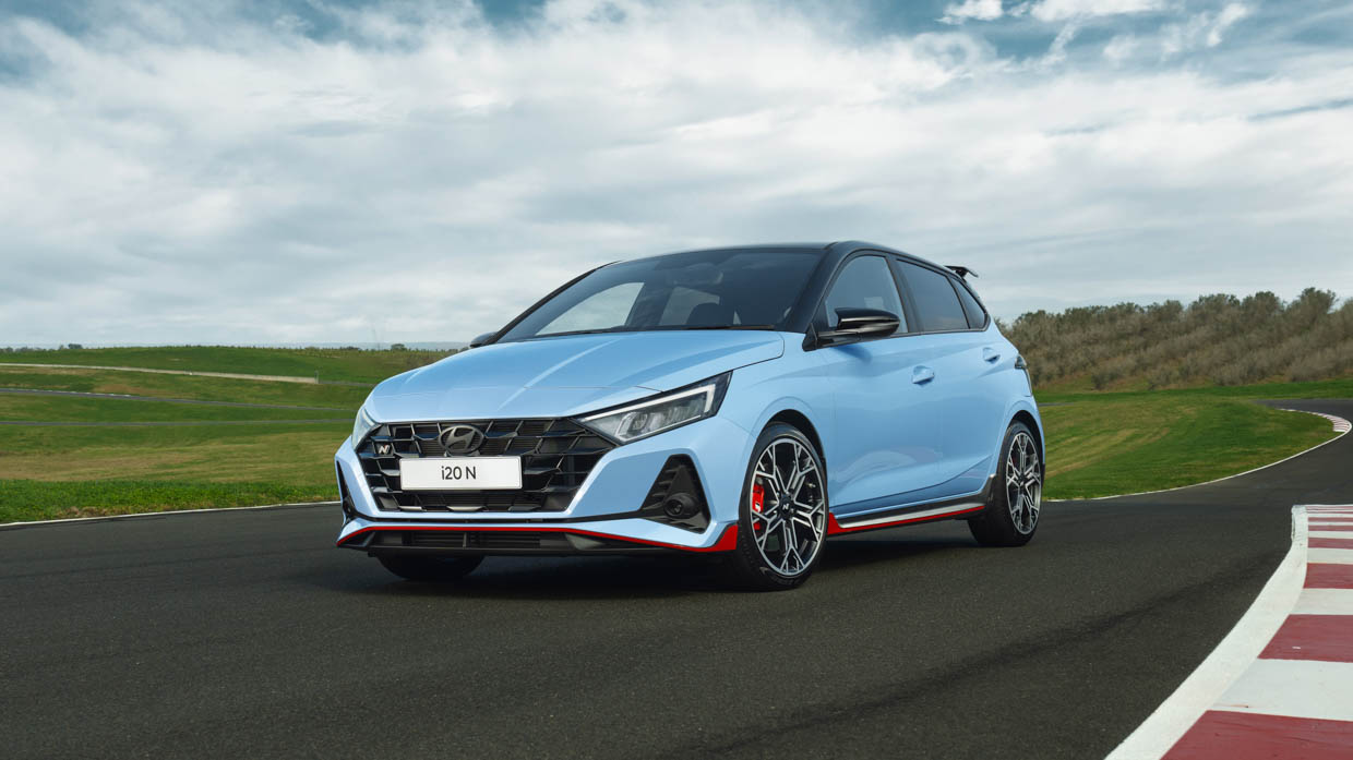 2025 Hyundai i20 N vorne 3/4 Track Shot 2