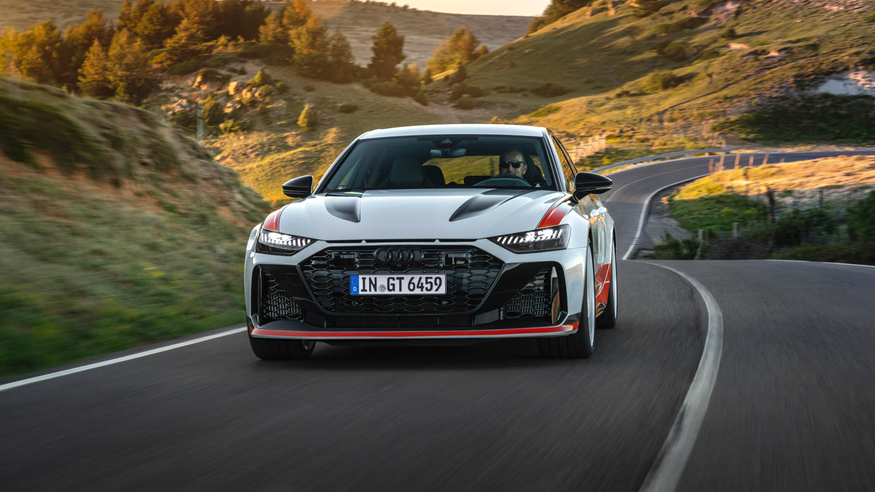 Audi RS6 GT 2024 vorne fahrend