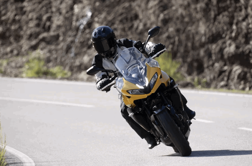 Triumph Tiger Sport 800 in Kurven