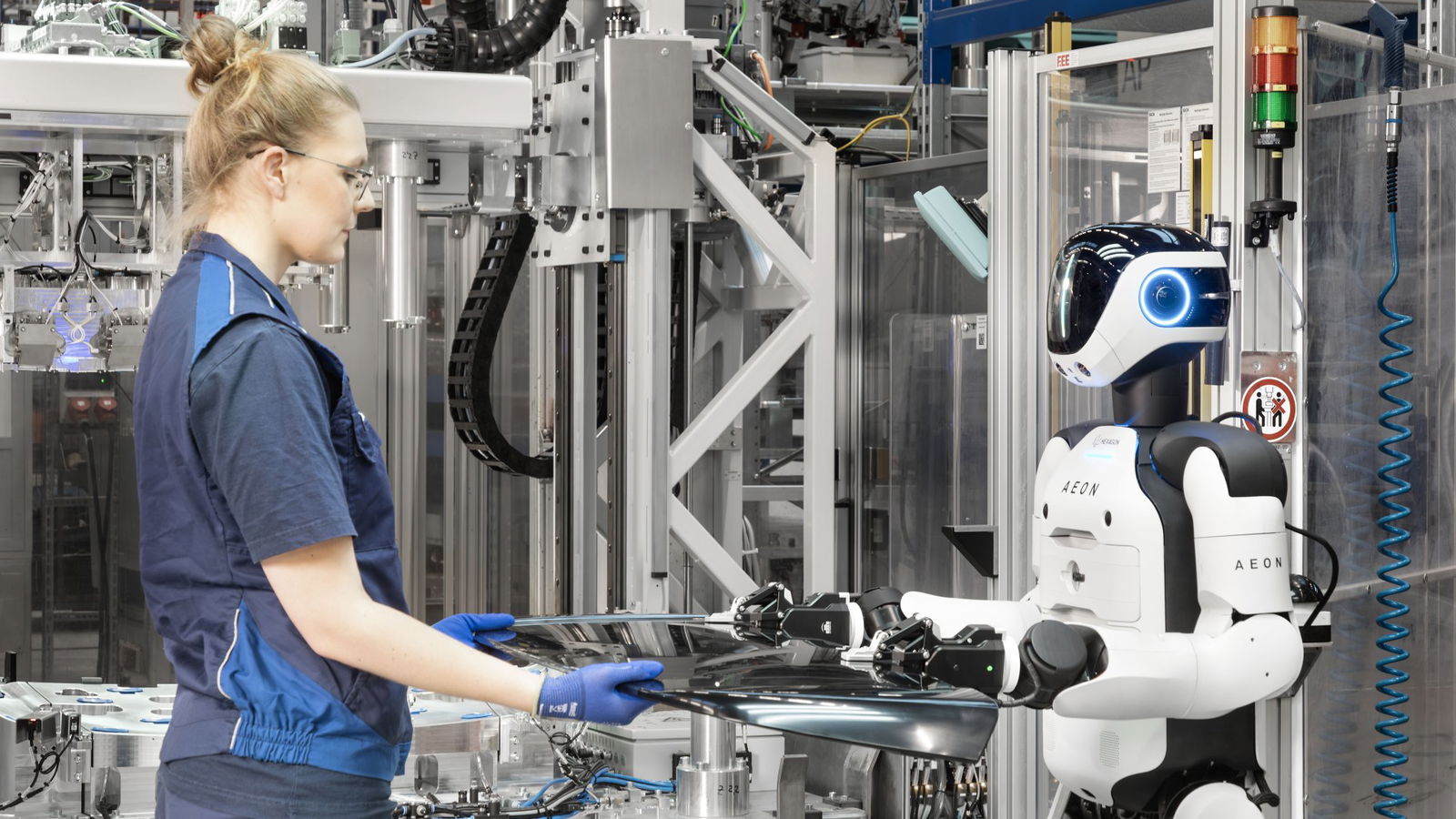 BMW beginnt in seiner Fabrik mit der Erprobung humanoider Roboter