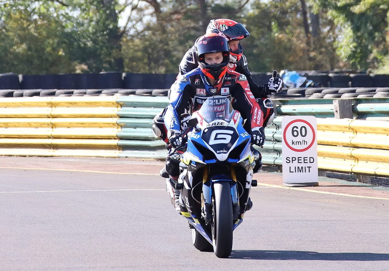 Ich bin mir ziemlich sicher, dass auf der Strecke die Geschwindigkeitsbegrenzung missachtet wurde ...