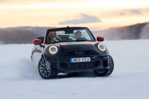 Testbericht zum Mini Cooper S Cabrio 2026 – Fahren auf Eis