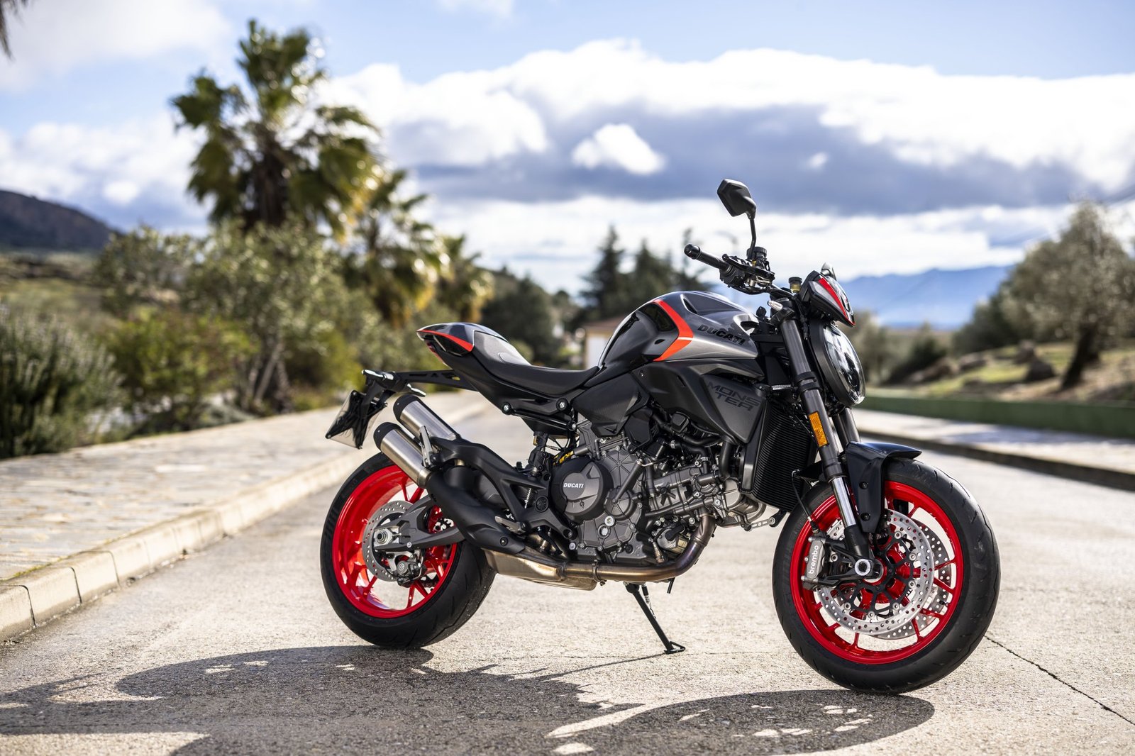 2026 Ducati Monster mit Sportlackierung