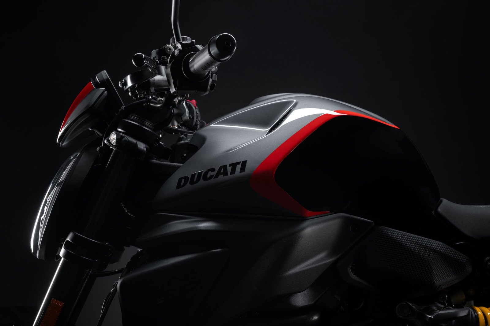 Der Kraftstofftank und der Lenker der Ducati Monster