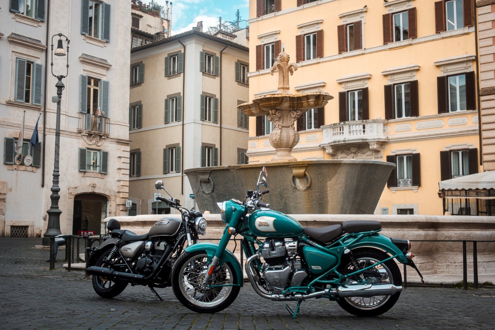 Royal Enfield-Motorräder in Rom