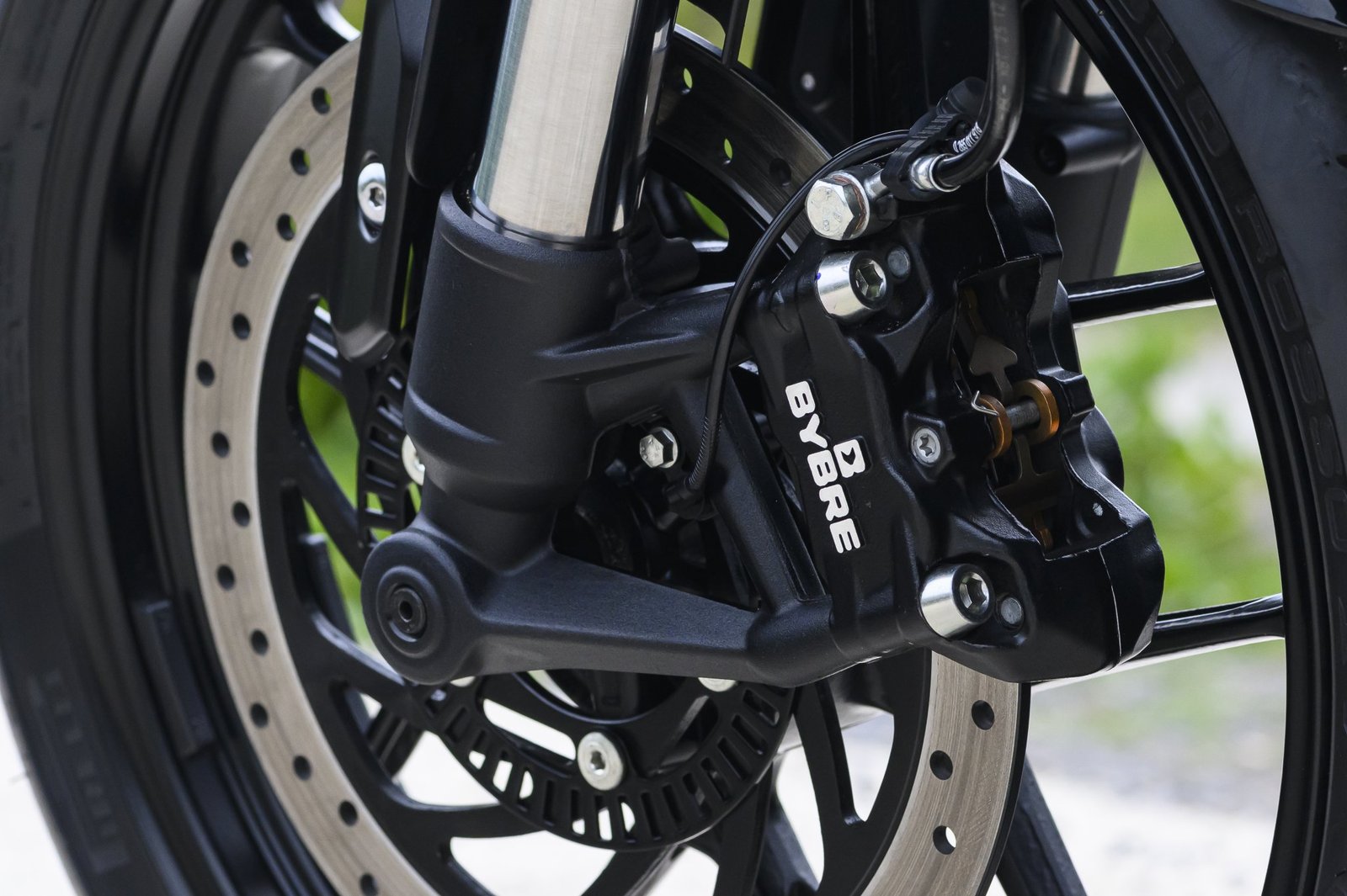 Triumph Thruxton 400 – Details