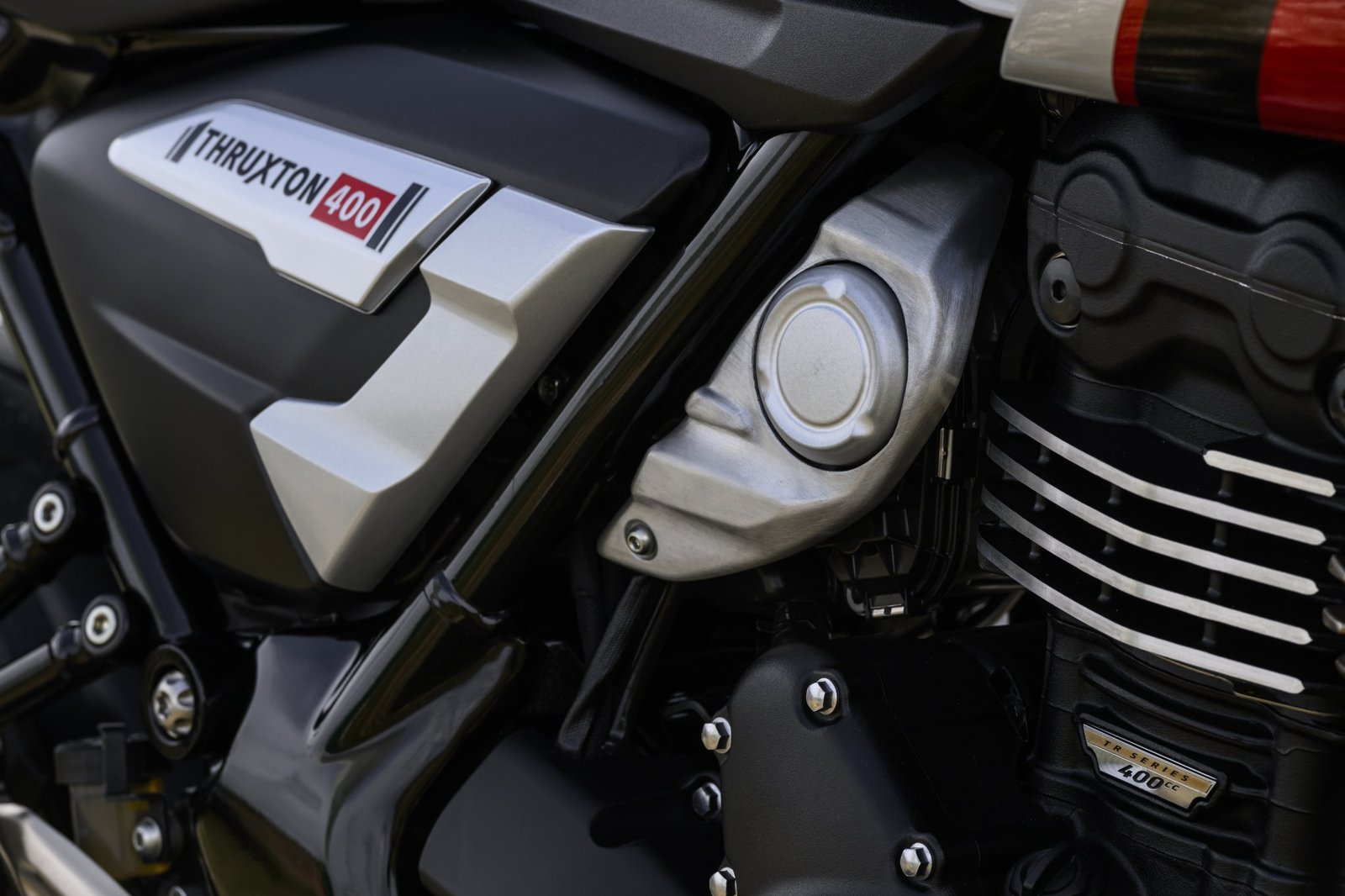 Triumph Thruxton 400 – Details