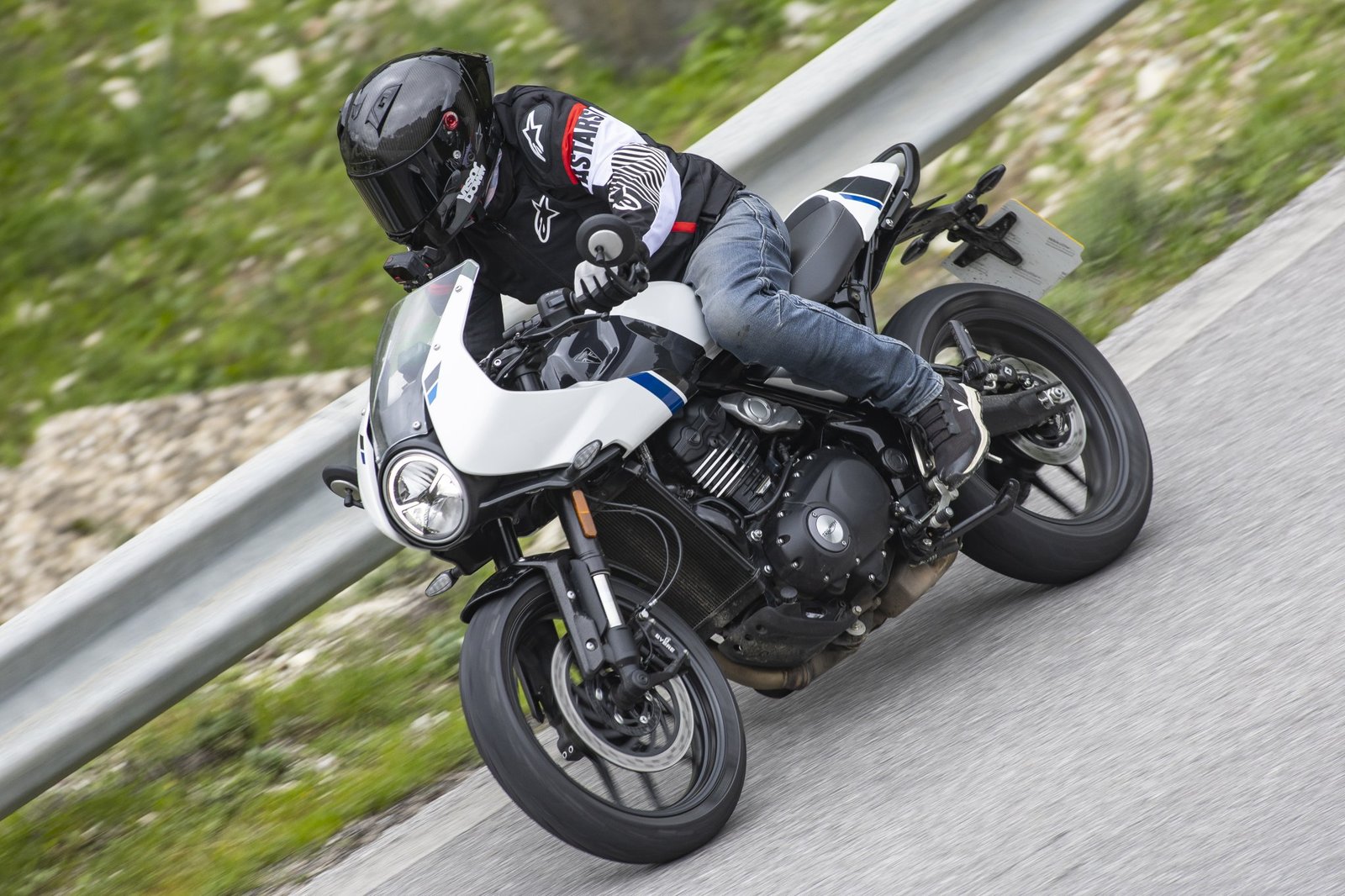 Triumph Thruxton 400 - fahren