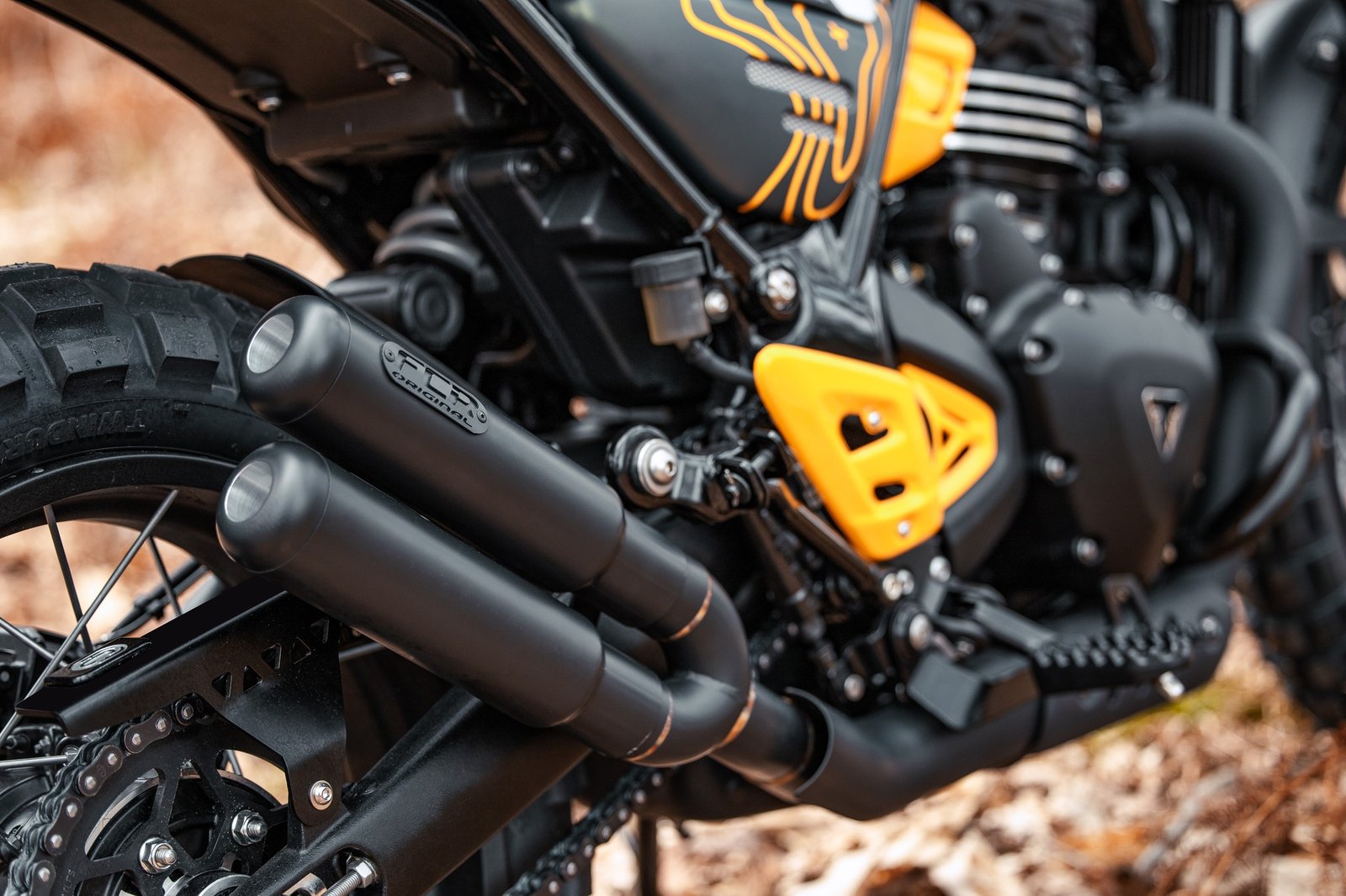 Doppelauspuff am Scrambler 400 Escape. Bildnachweis: FCR-Original