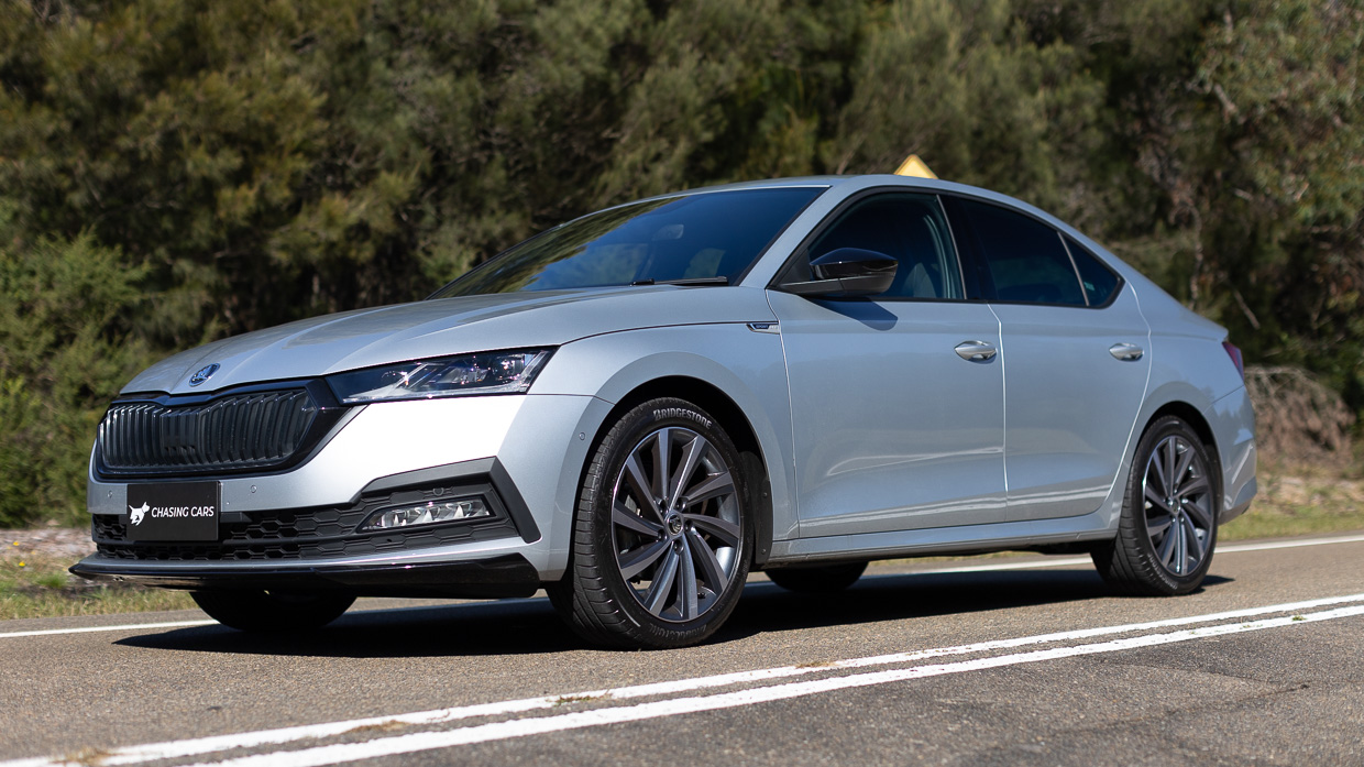 2024 Skoda Octavia Sportline vorne 3/4 niedrig statisch