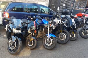 Der Londoner Stadtrat gibt nach jahrelangem Widerstand gegen Parkpläne für Motorräder einen Rückzieher