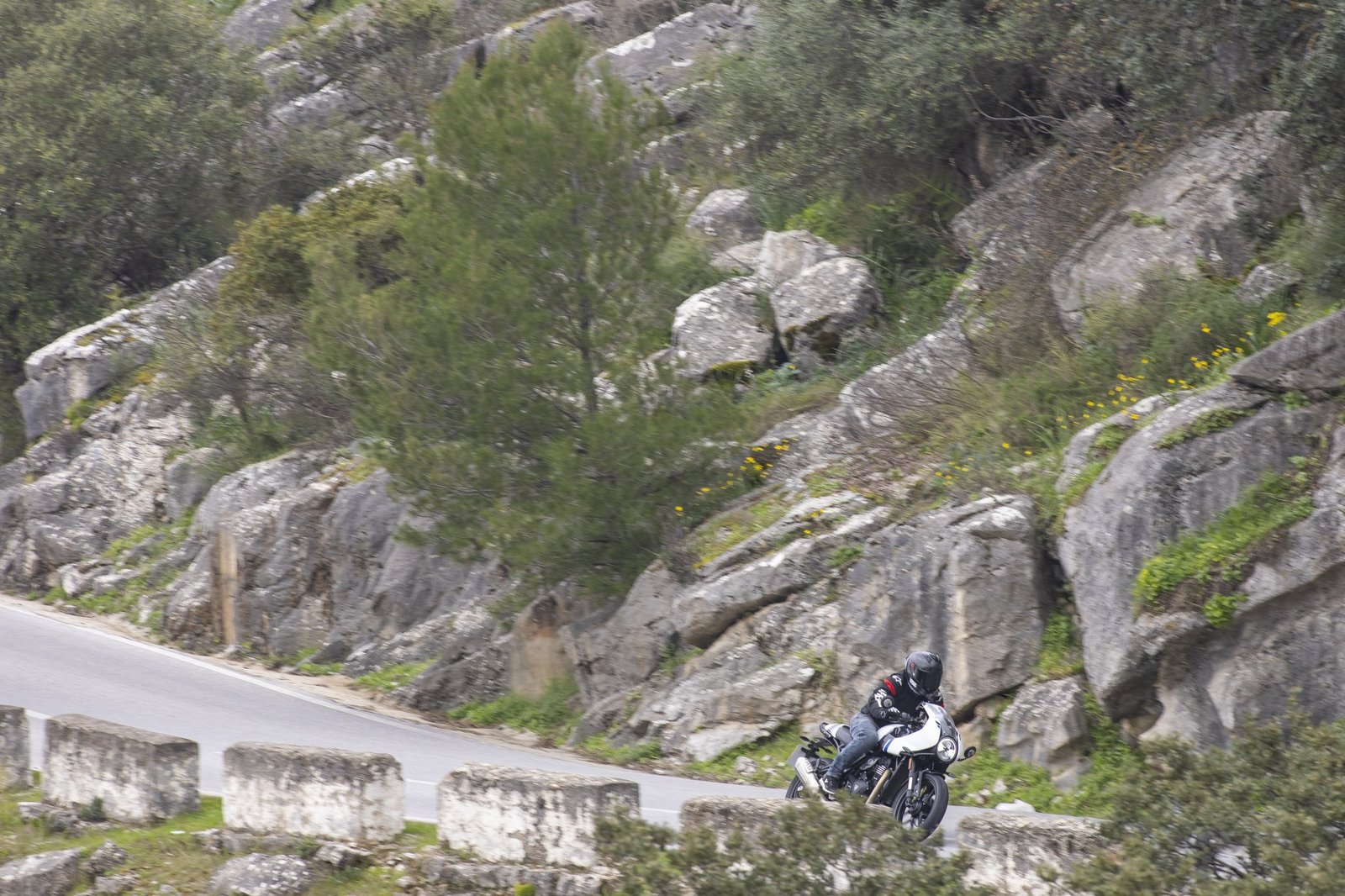 Triumph Thruxton 400 - fahren
