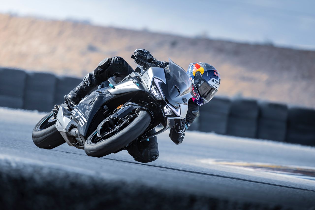 Das CFMoto 675SR-R – fahren