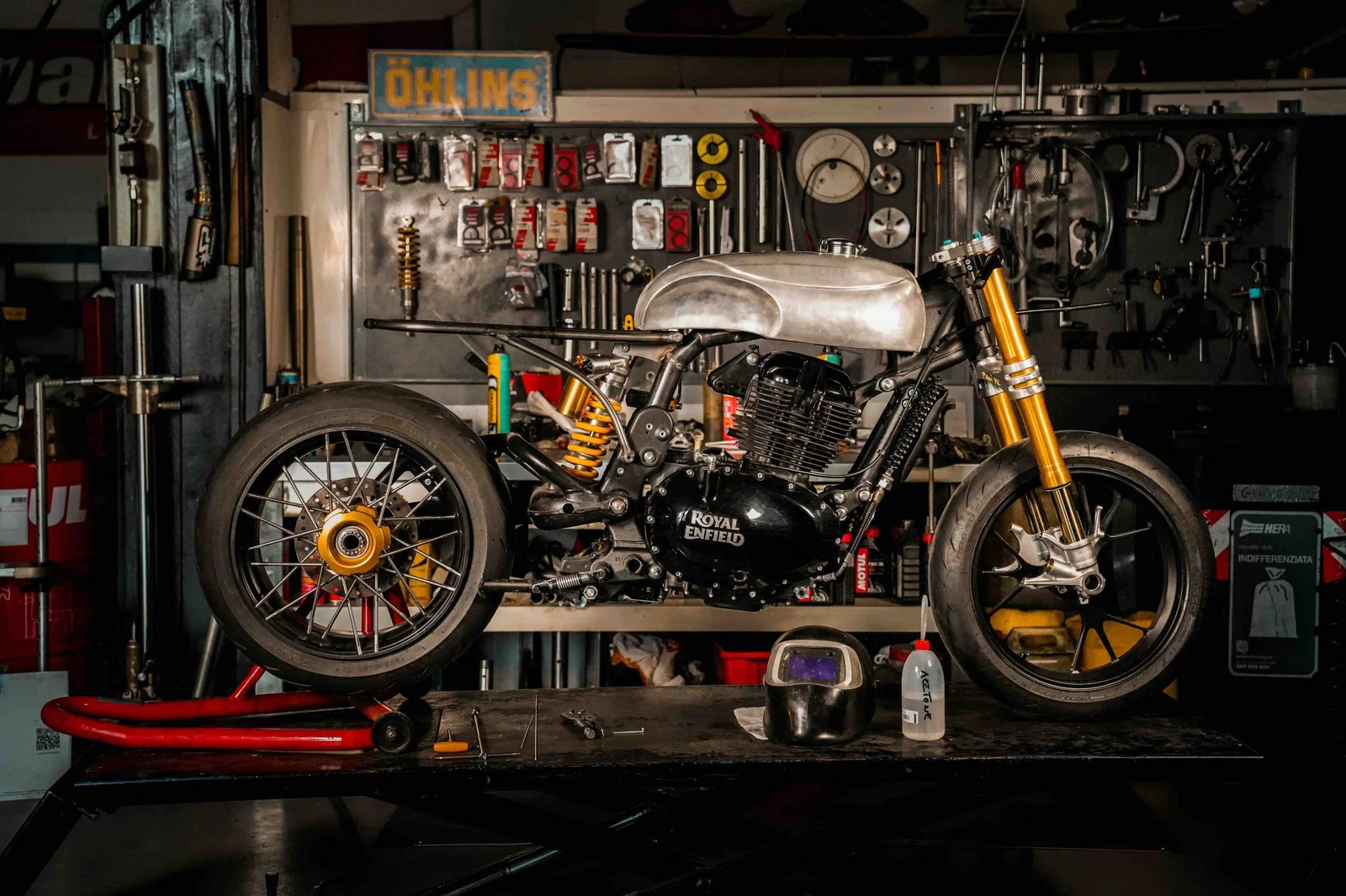 Bau der Royal Enfield Riviera