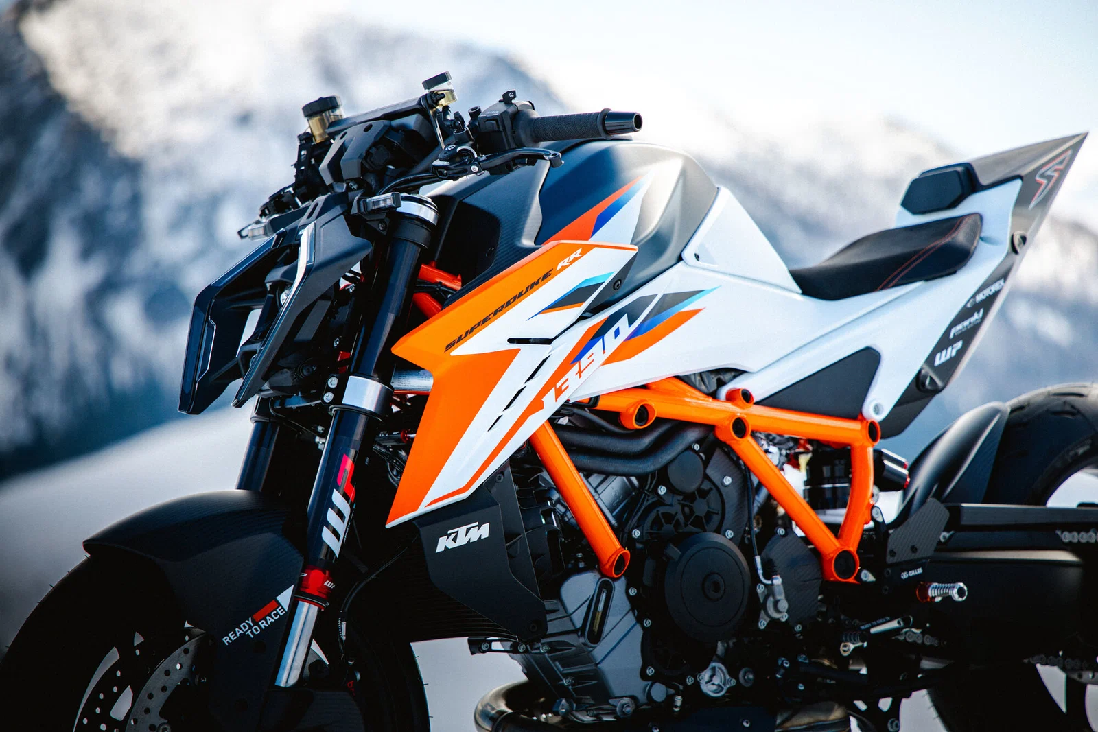 Die 1390 Super Duke RR mit mehrfarbiger Lackierung