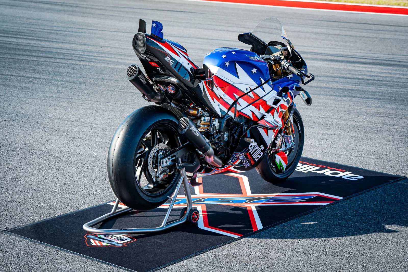 Aprilia X 250TH trägt eine Stars-and-Stripes-Lackierung