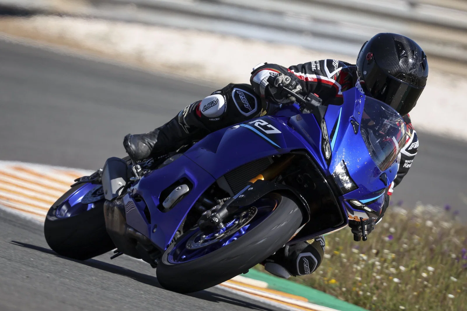 Die Yamaha R7 2026 – Fahren