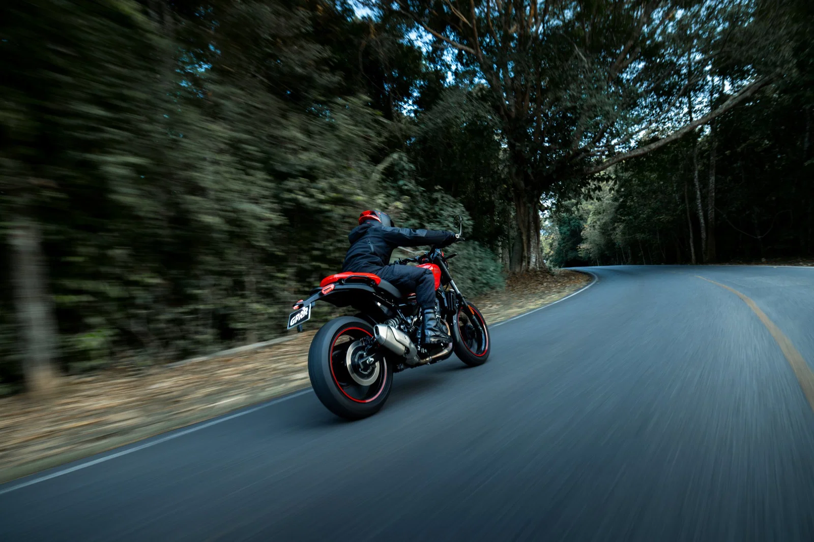 Die Royal Enfield Guerrilla 450 Apex