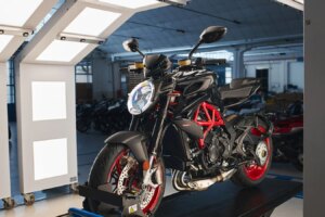 2026 MV Agusta Brutale 800 erhält neue Premium-Lackierung