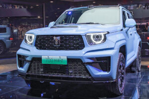 Der überarbeitete GWM Tank 700 4×4 großer SUV PHEV steht vor der Markteinführung in Australien, mit einem V8 auf dem Tisch