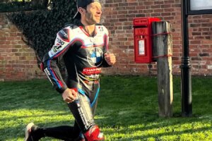 Der ehemalige MotoGP-Rennfahrer Sylvain Guintoli stellt inoffiziellen London-Marathon-Rekord auf
