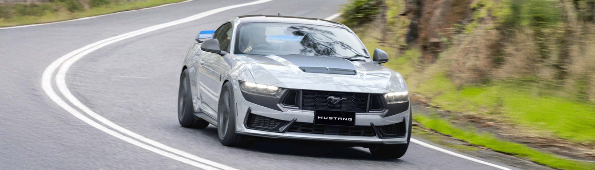 Ford Mustang Dark Horse 2026: Fords erster Mustang kehrt für MY26 zurück, zusammen mit einem Oz-spezifischen T8-Paket, das von Triple Eight Race Engineering entwickelt wurde