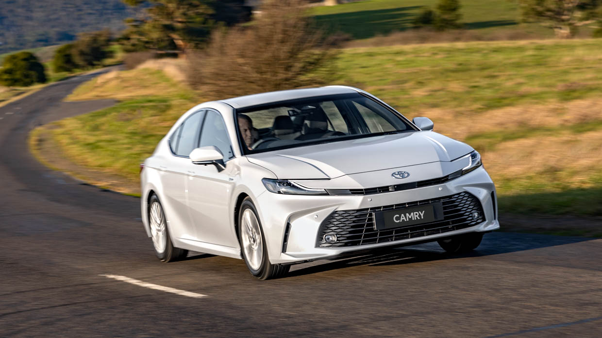 2024 Toyota Camry Ascent Sport Fahraufnahme